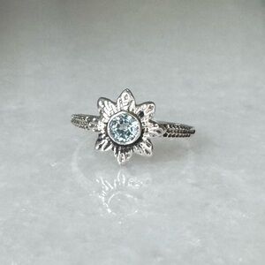 NWOT Sundance Sea Star Ring, Swiss Blue Topaz, Sterling Silver